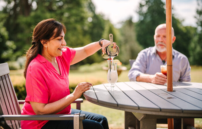 Classic model mixing a cocktail
