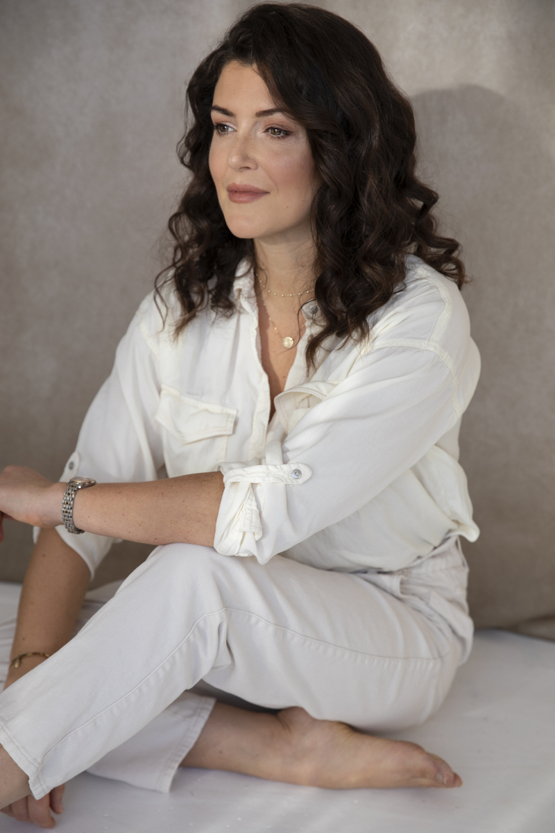 Adele Roche | Fresh Agents Presenters