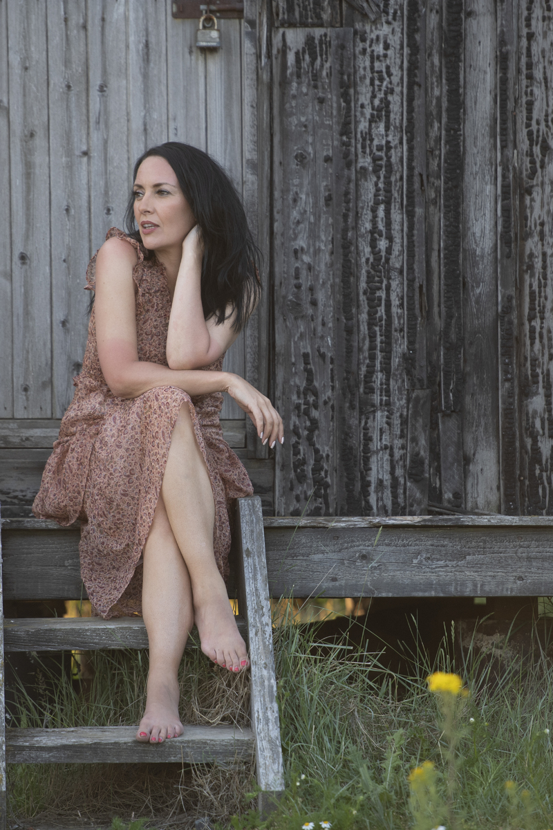 Nicki Donohoe | Fresh Agents Real and Relatable Artist