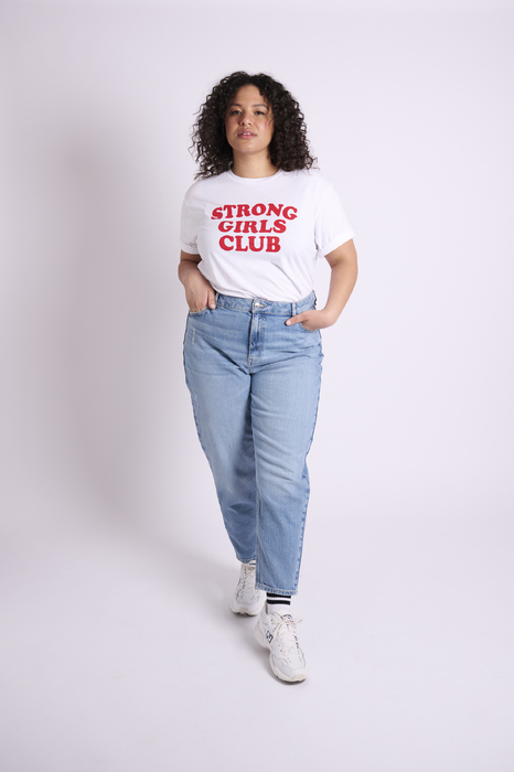 Female curve model wearing t shirt with the slogan Strong Girls Club