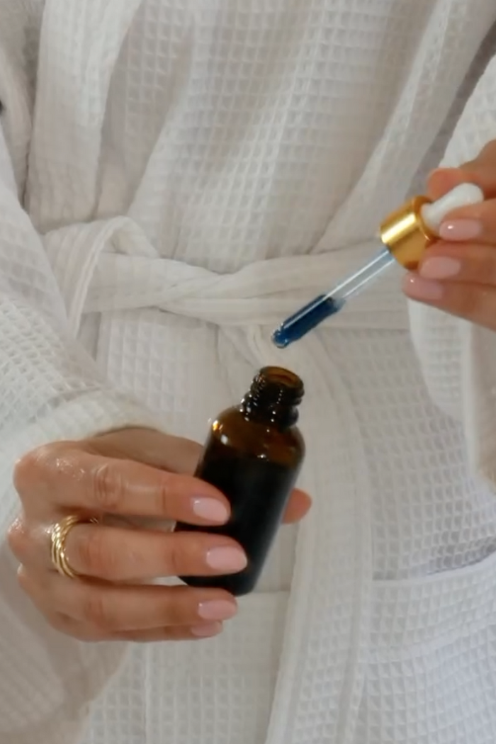 Hand model with essential oil dropper